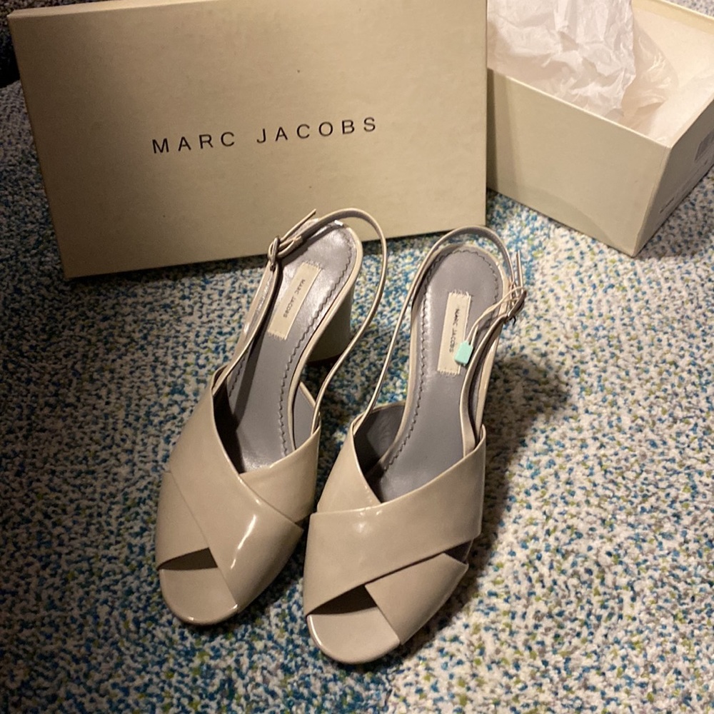 New in box Marc Jacobs Godiva Ricoperto Taupe heels 38